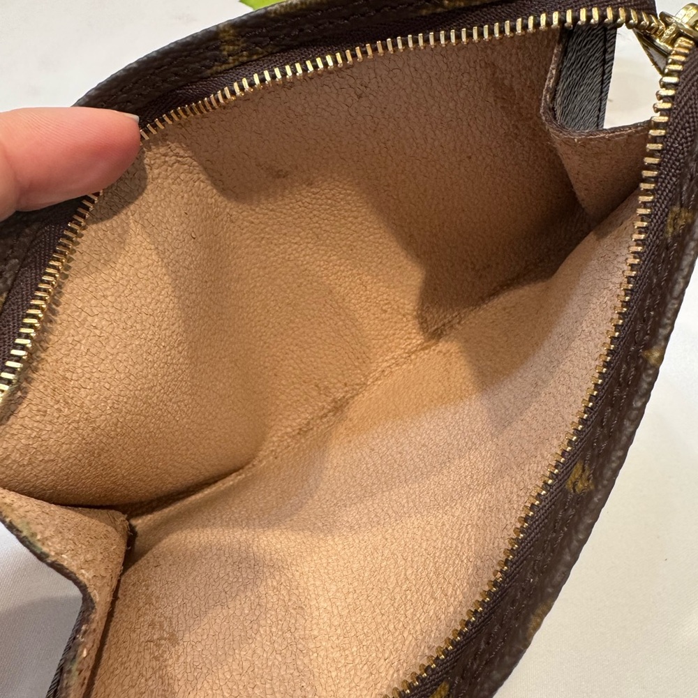 Authentic Louis Vuitton pouch - Picture 8 of 9